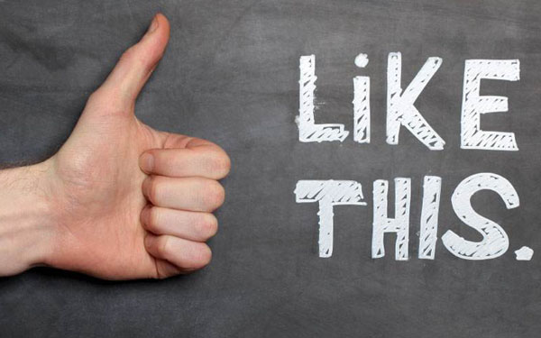 确定特定关键词的搜索结果排名来优化网页，从而提高搜索引擎的排名